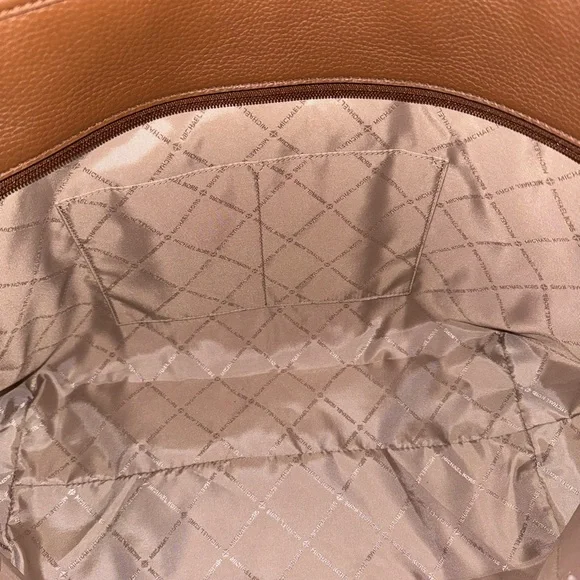 Michael Kors purse - Picture 6 of 6